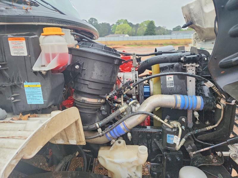 2020 Freigliner 2020 Freightliner Business Class M2 BOX Truck