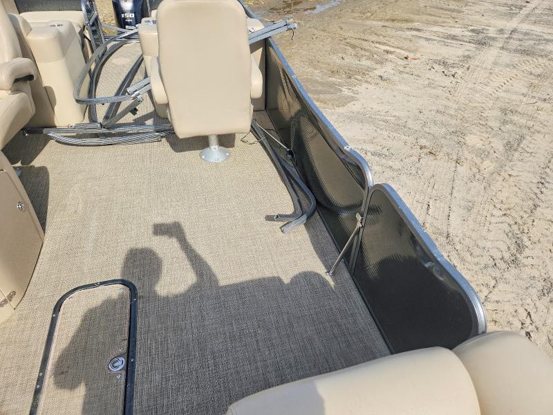 2016 Manitowoc 2016 Manitou Boat-Pontoon Boat