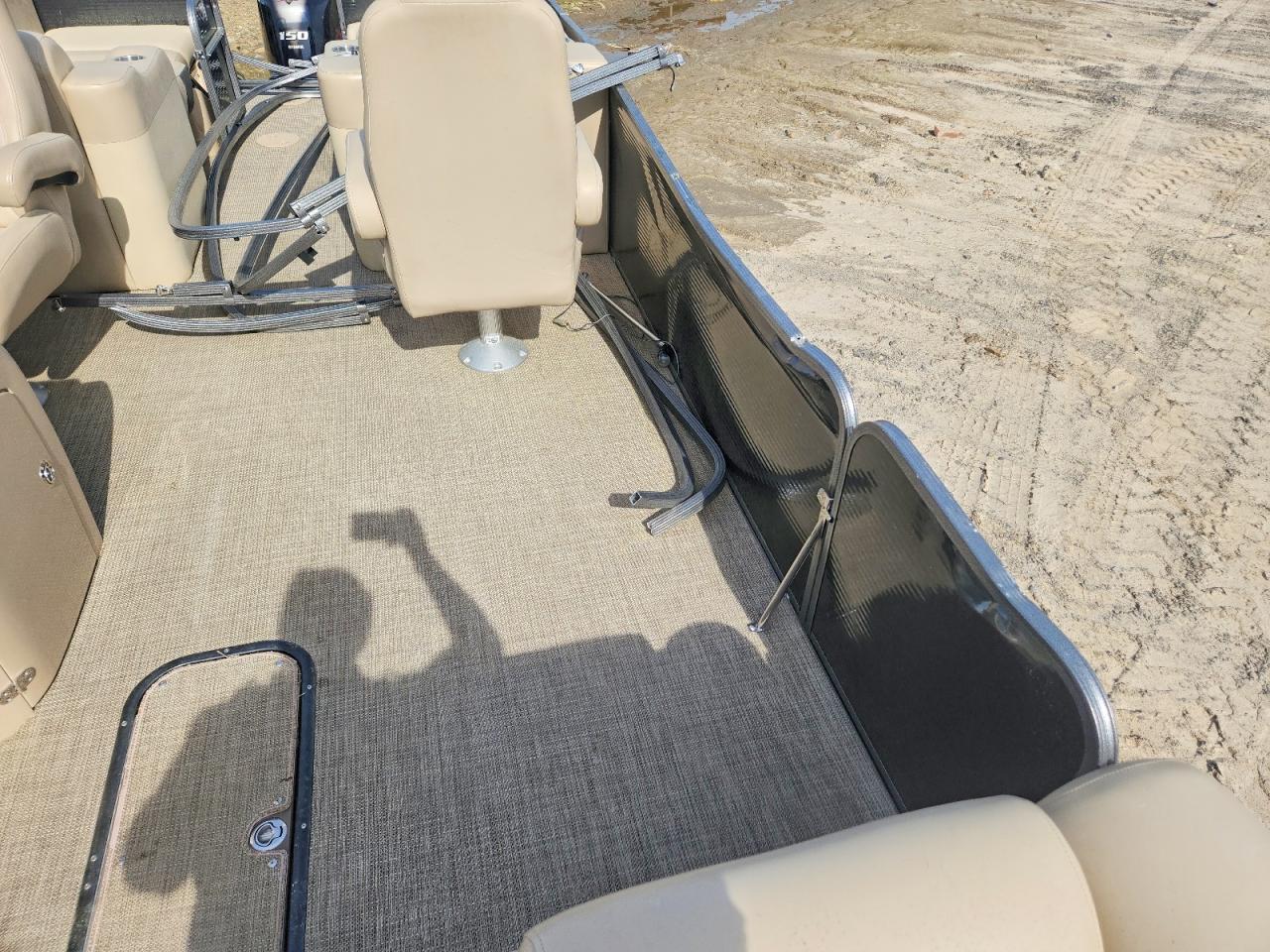 2016 Manitowoc 2016 Manitou Boat-Pontoon Boat