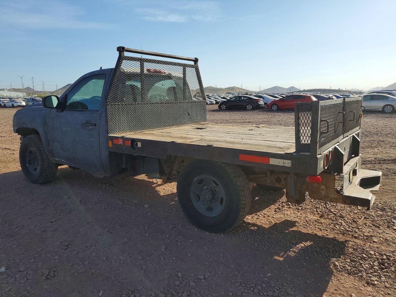 2009 Chevrolet Silverado Flatbed Truck
