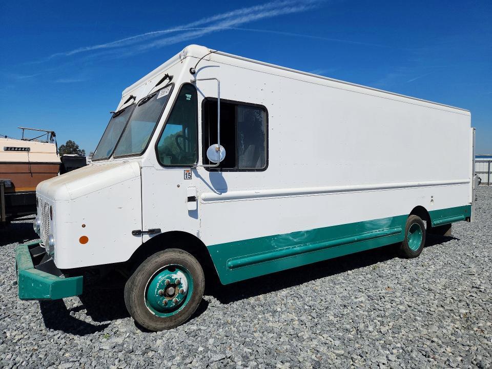 2015 Freightliner MT45G Chassis Delivery Truck
