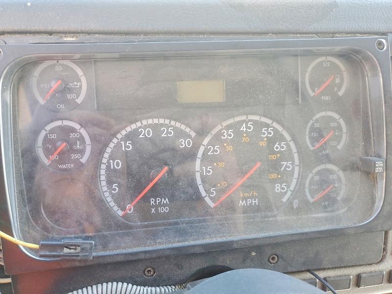 2001 Freightliner FL70 BOX Truck