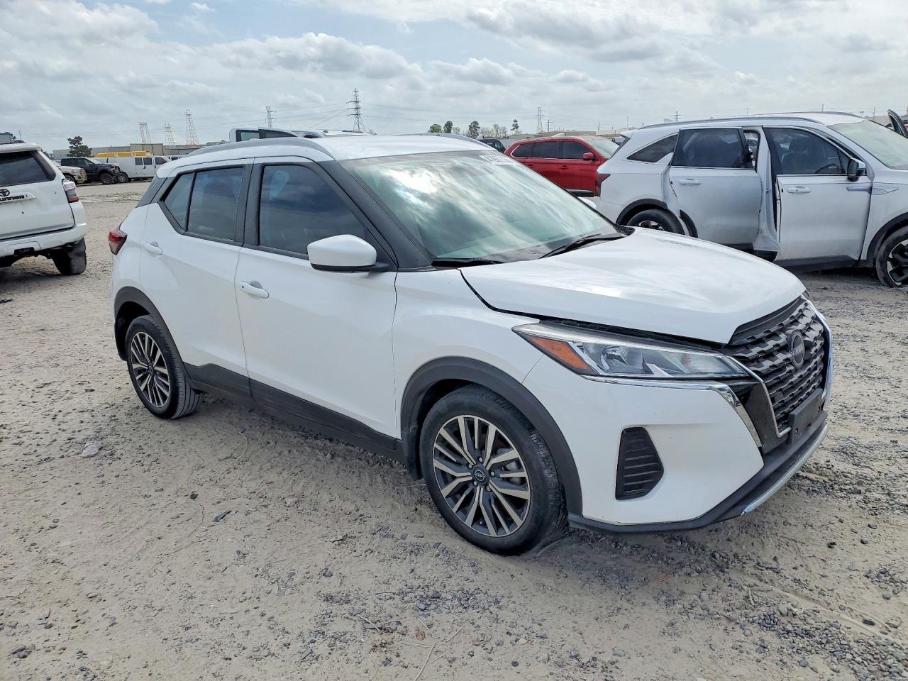 2024 Nissan Kicks sv