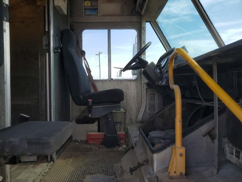 2006 Freightliner MT45G Delivery Van