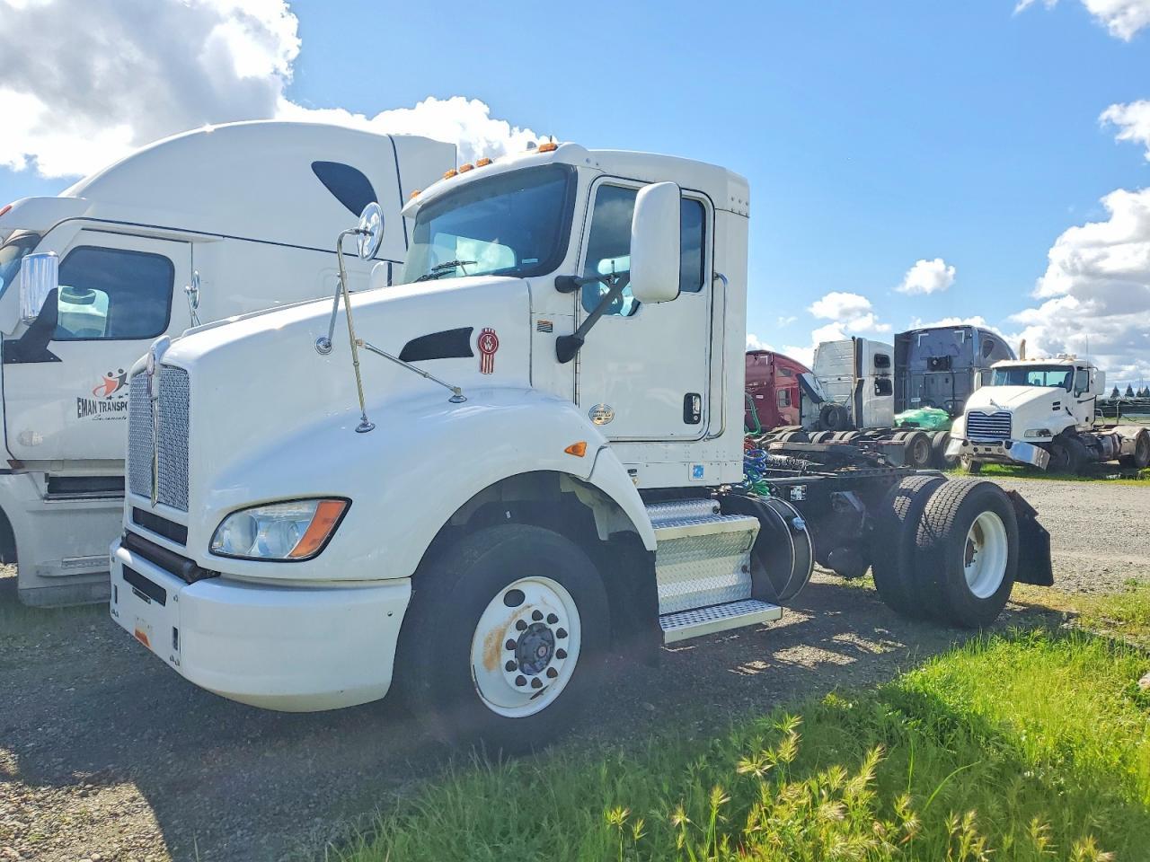 2015 Kenworth T400  Semi Truck