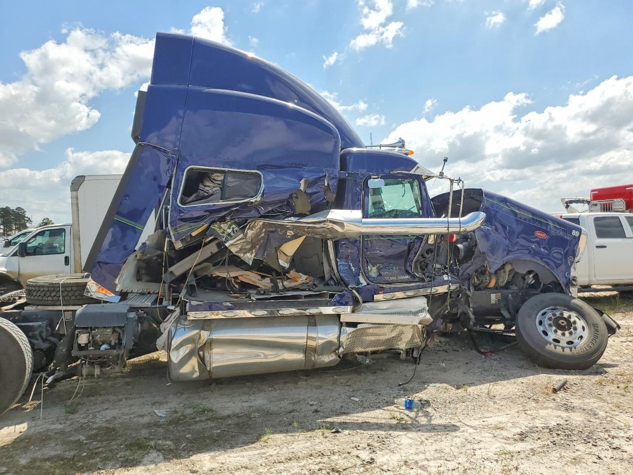 2022 Peterbilt 389-Semi Truck