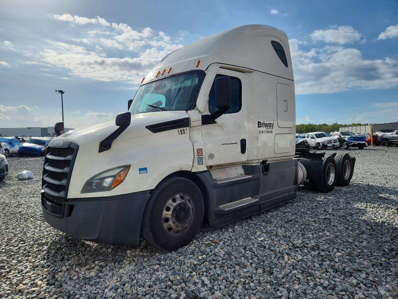 2020 Freightliner Cascadia 126 Semi Truck