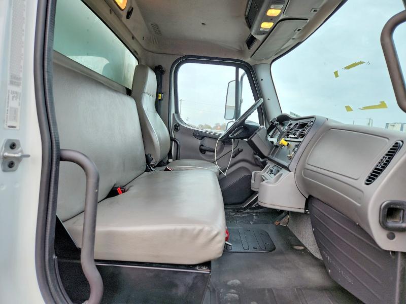 2016 Freightliner Business Class M2 BOX Truck