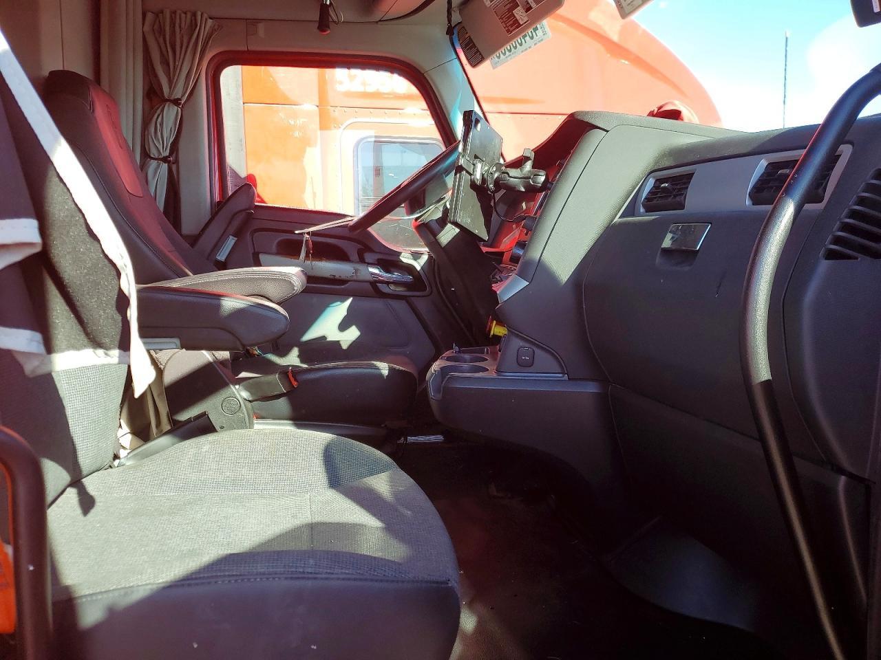 2023 Kenworth T680 Semi Truck