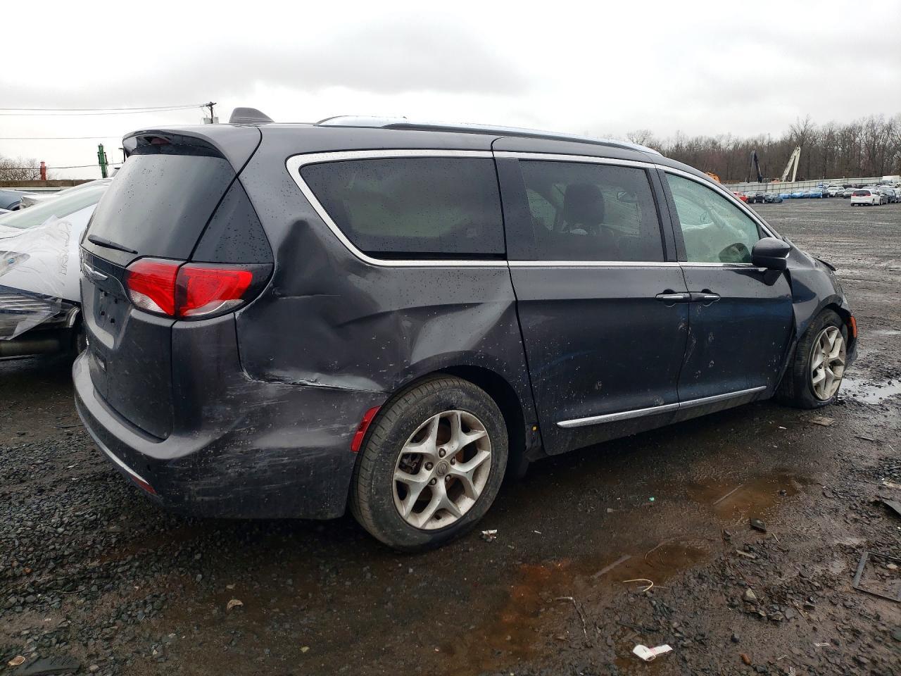 2017 Chrysler Pacifica Touring l Plus