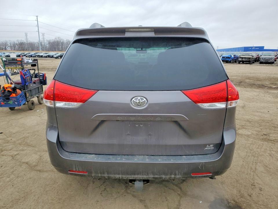 2012 Toyota Sienna le 7-passenger