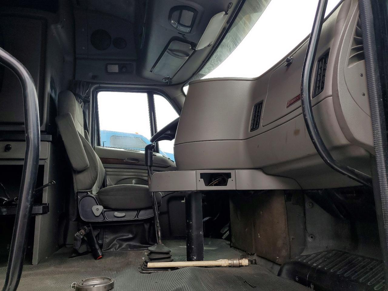 2008 Kenworth T2000 Semi Truck