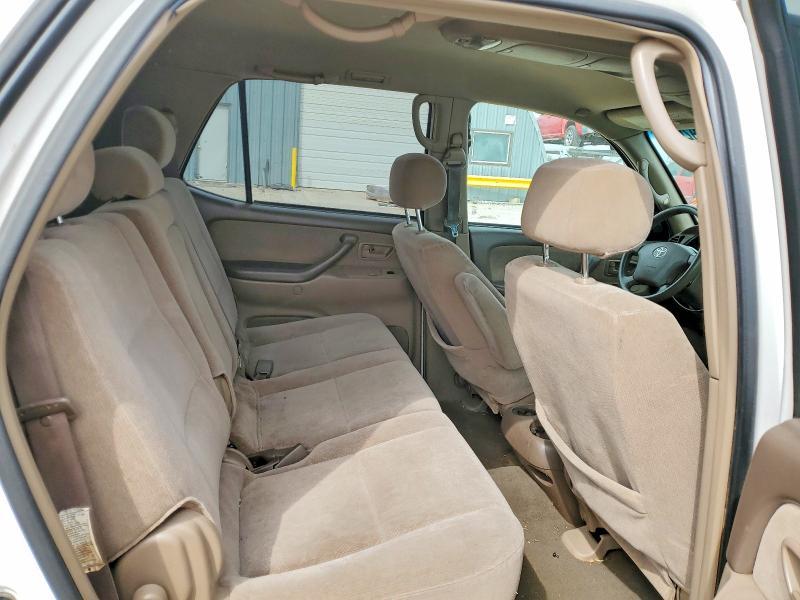 2004 Toyota Sequoia SR5