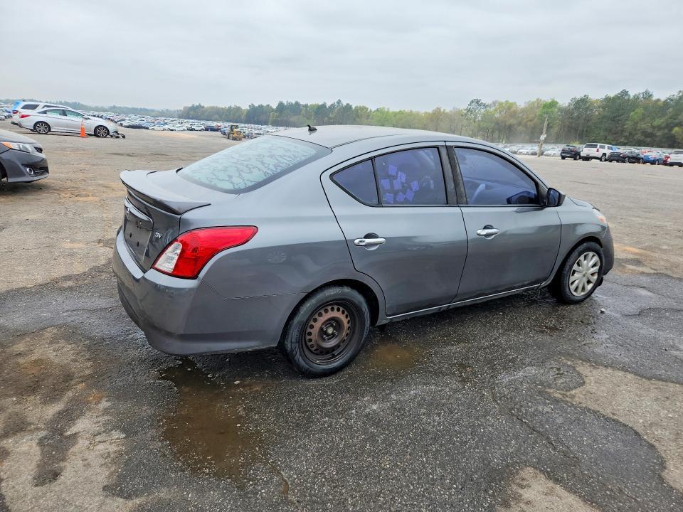 2018 Nissan Versa sv