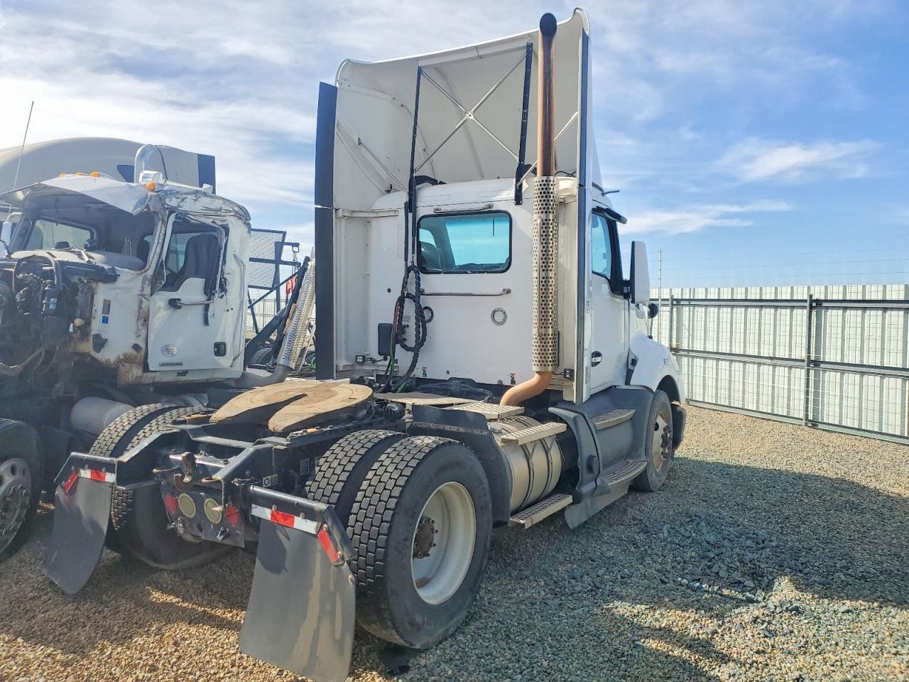 2020 Kenworth T680 Semi Truck