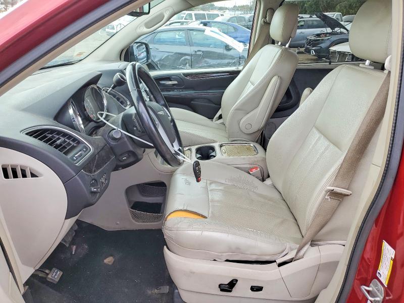 2013 Chrysler Town & Country Touring l