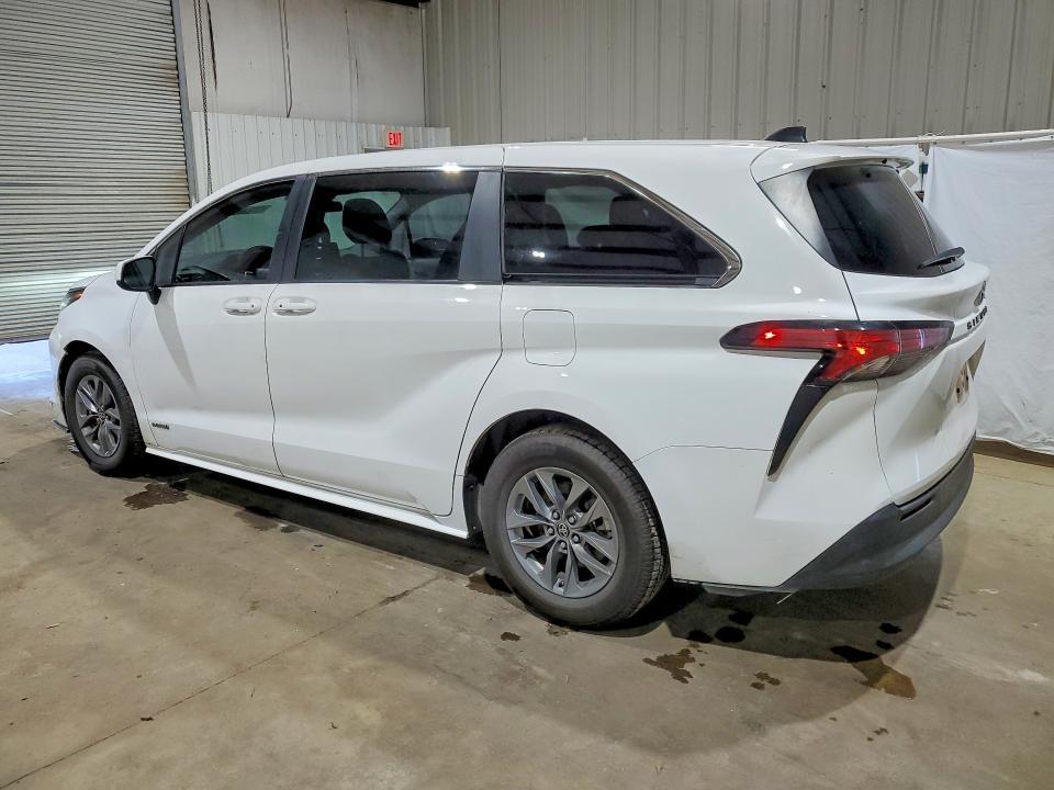 2021 Toyota Sienna le 8-passenger