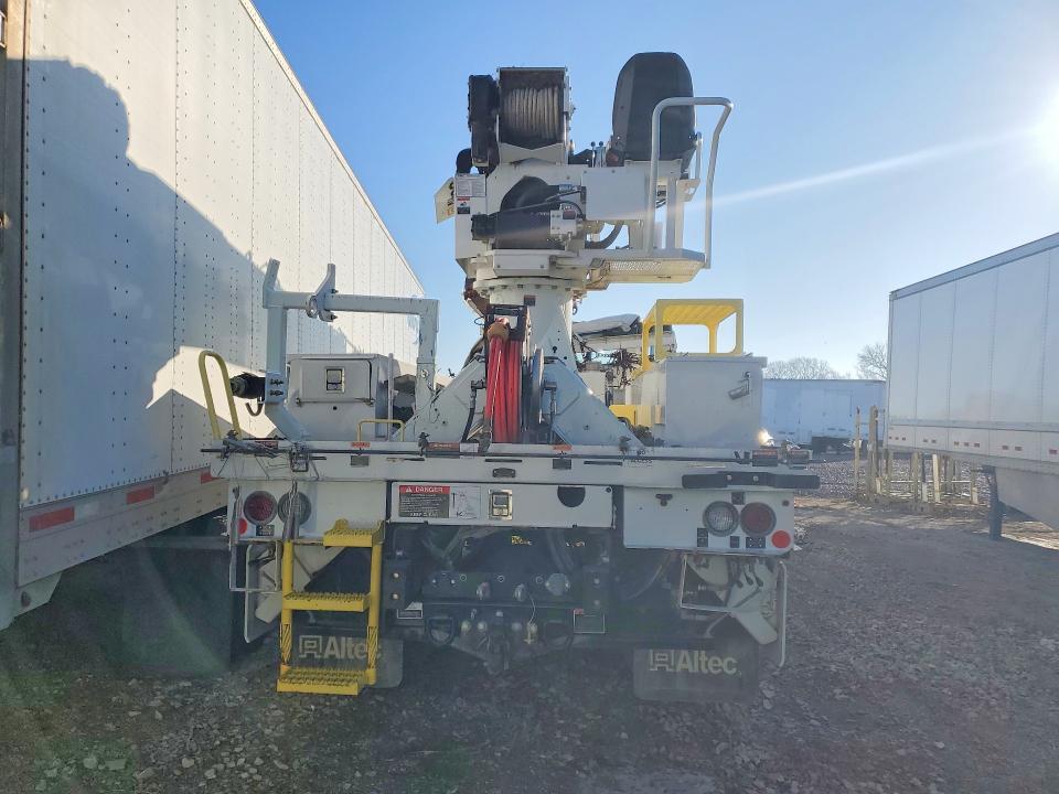2024 Freigliner 2024 Freightliner Business Class M2 Digger Derrick