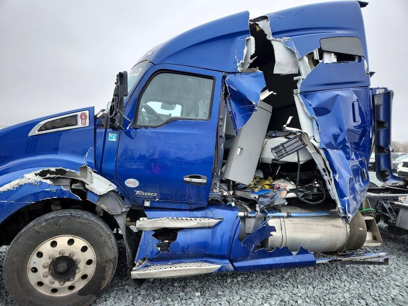 2022 Kenworth T680 Semi Truck