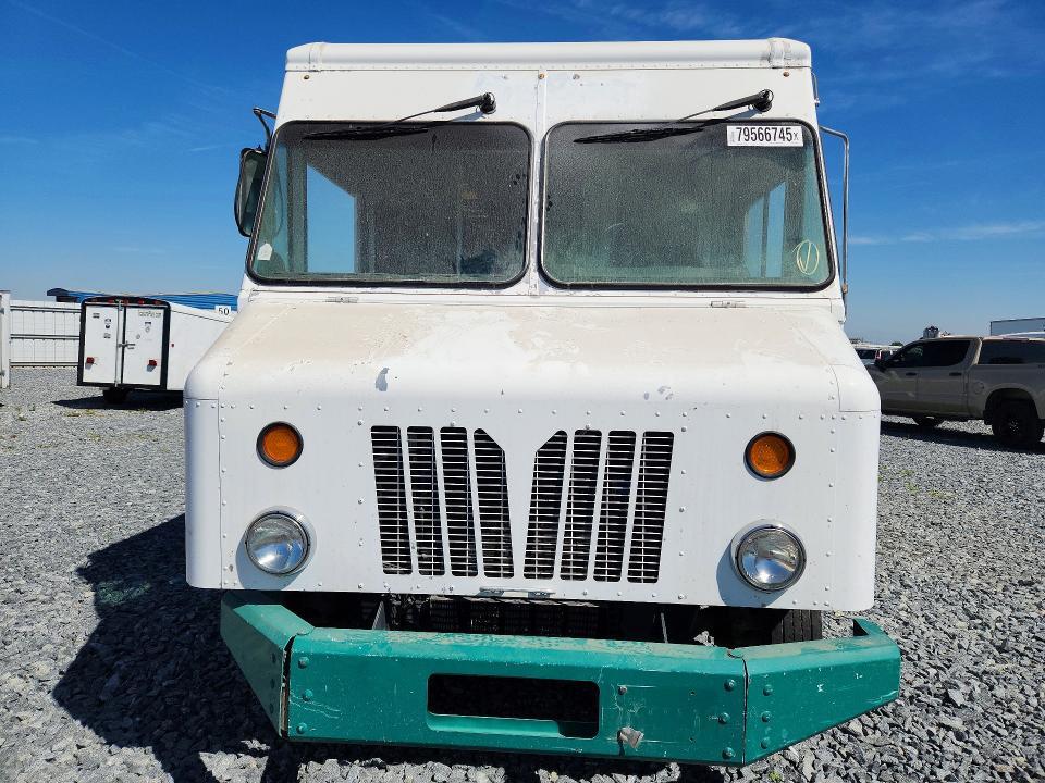 2015 Freightliner MT45G Chassis Delivery Truck