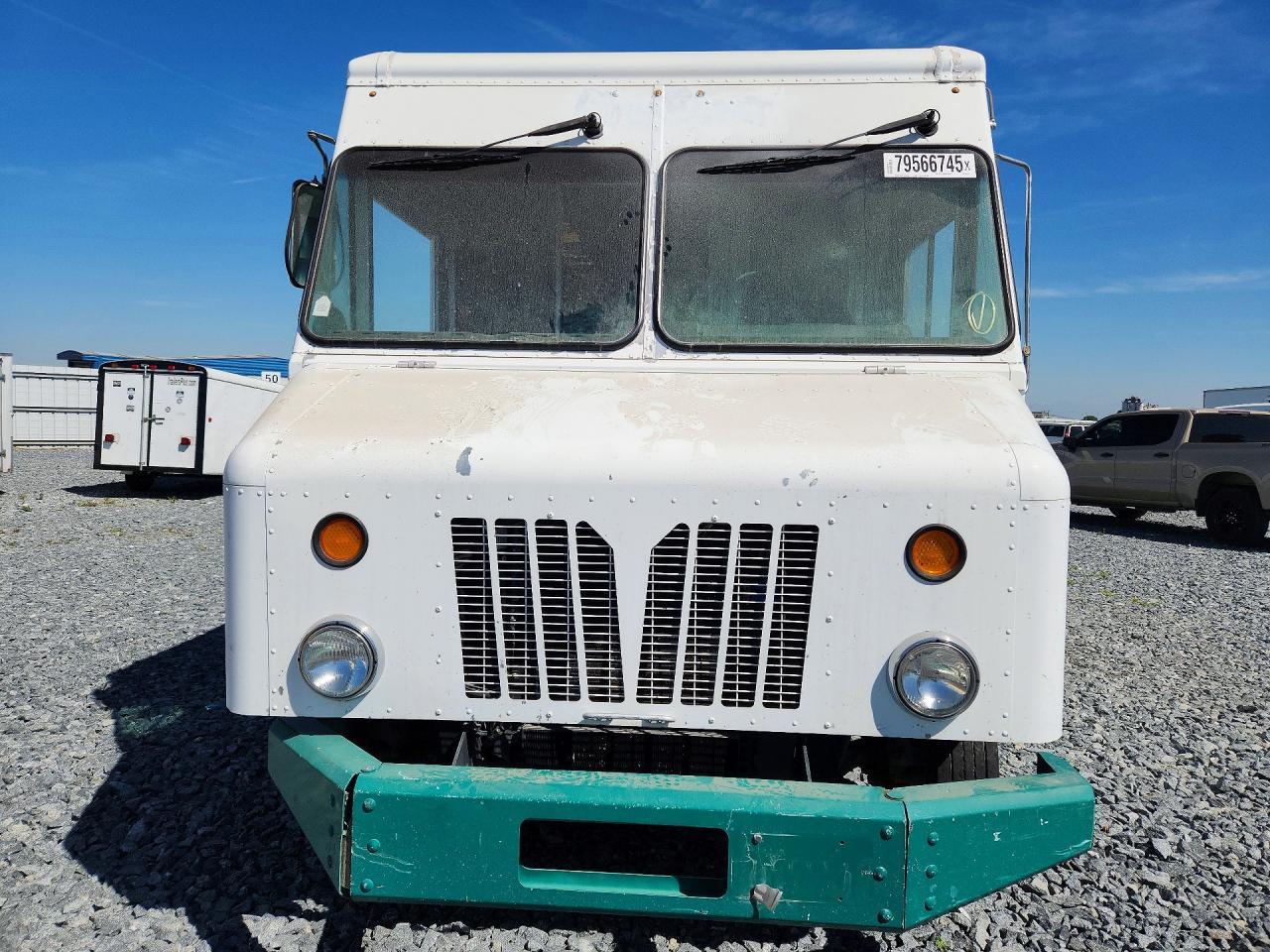 2015 Freightliner MT45G Chassis Delivery Truck