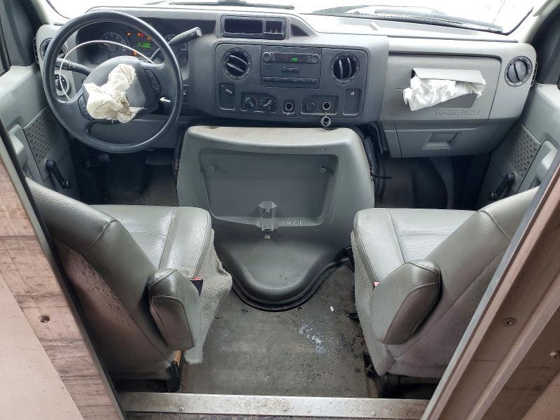 2014 Ford Econoline E350 Super Duty Cutaway Van