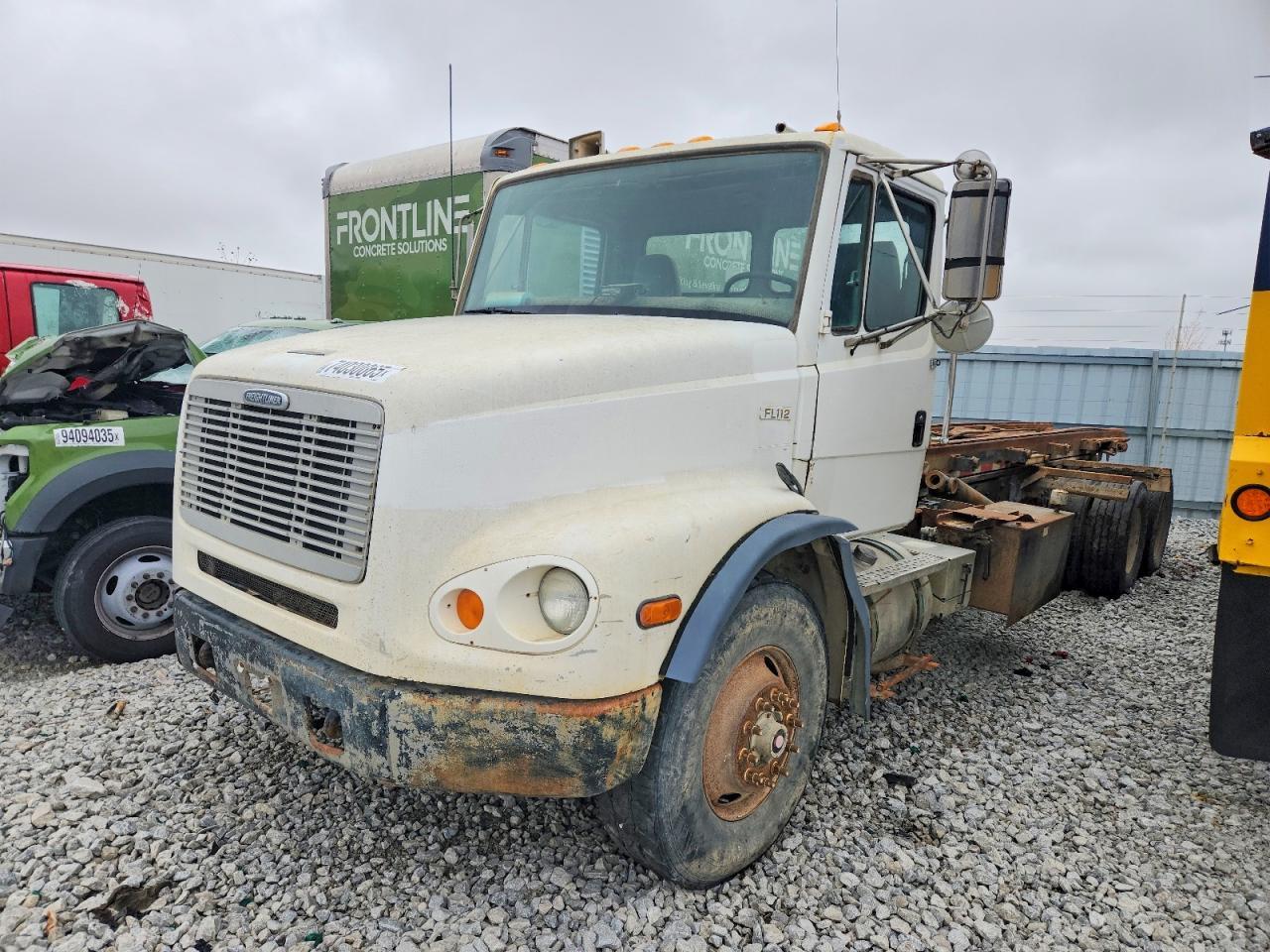 2000 Freightliner FL112 ROLL-OFF Container Truck