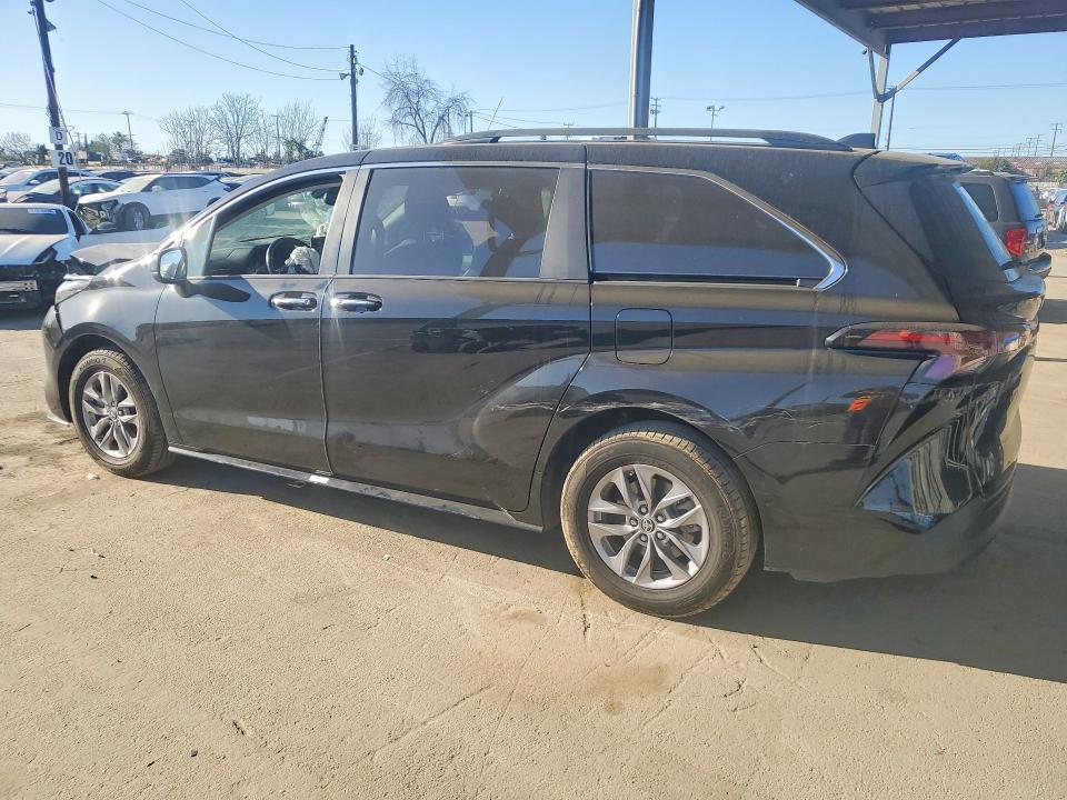2023 Toyota Sienna xle 8-passenger