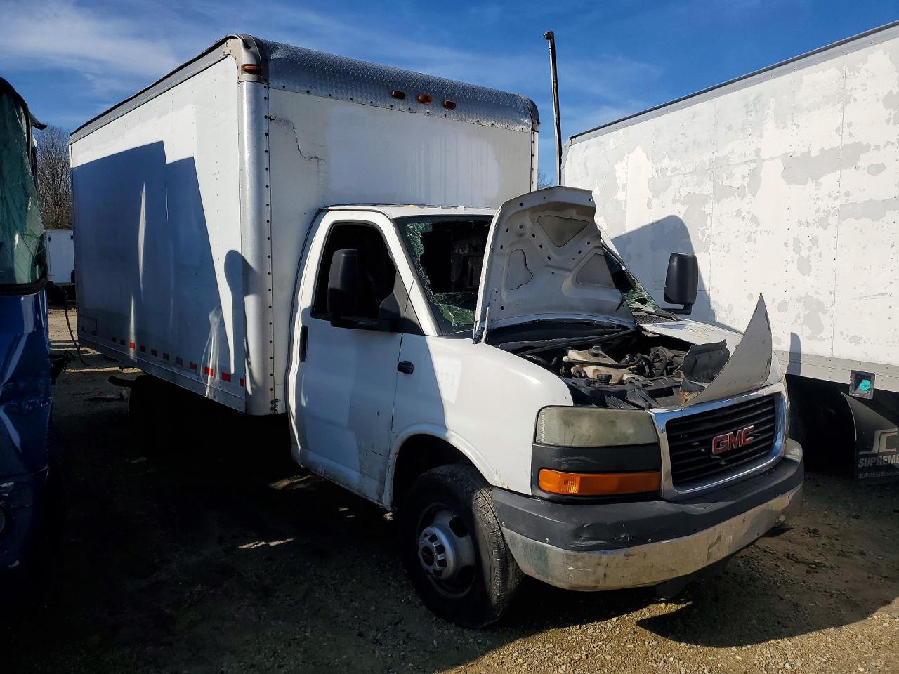 2005 GMC Savana BOX Truck