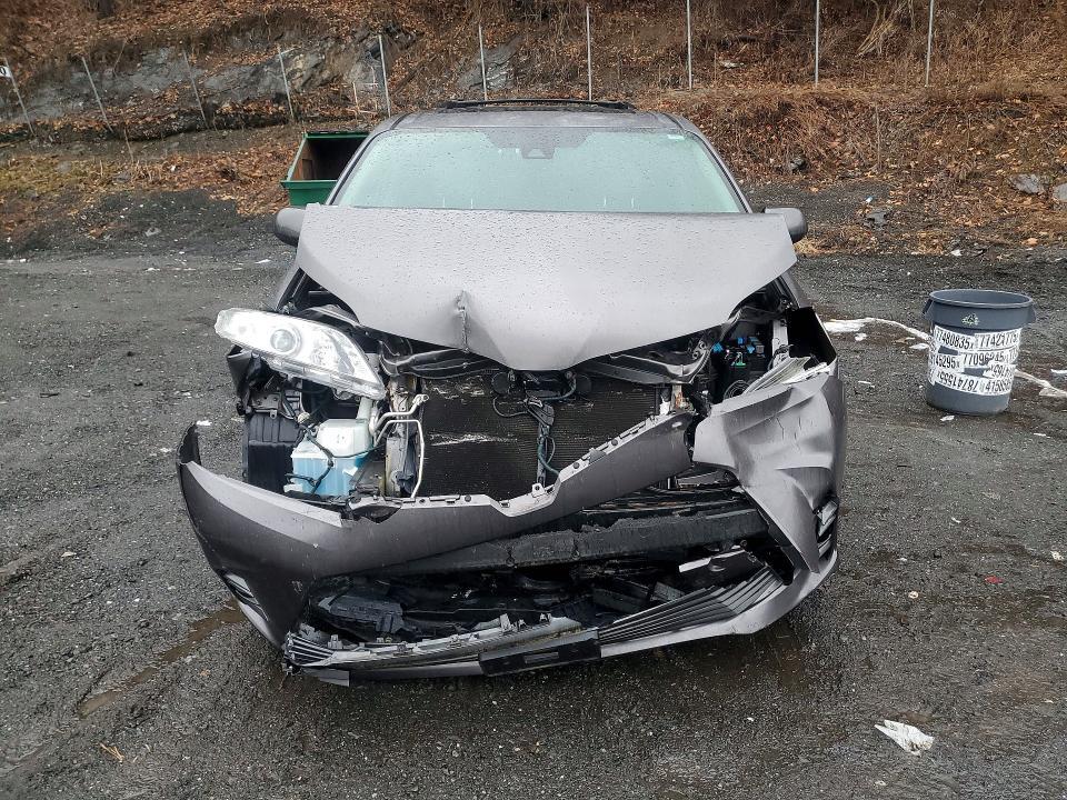 2018 Toyota Sienna xle 7-passenger