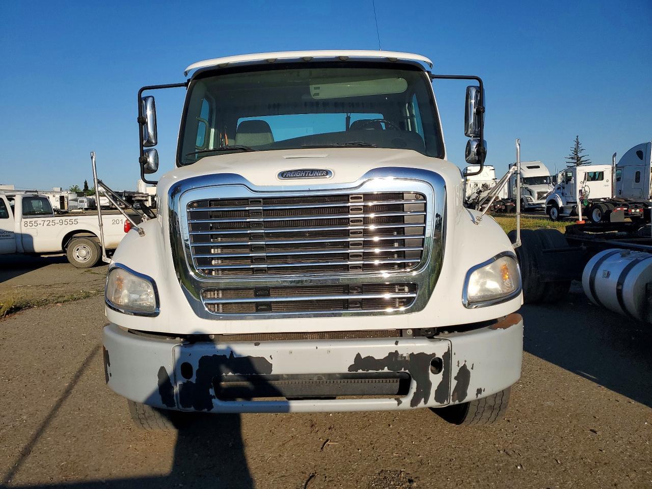 2019 Freightliner Business Class M2 Semi Truck