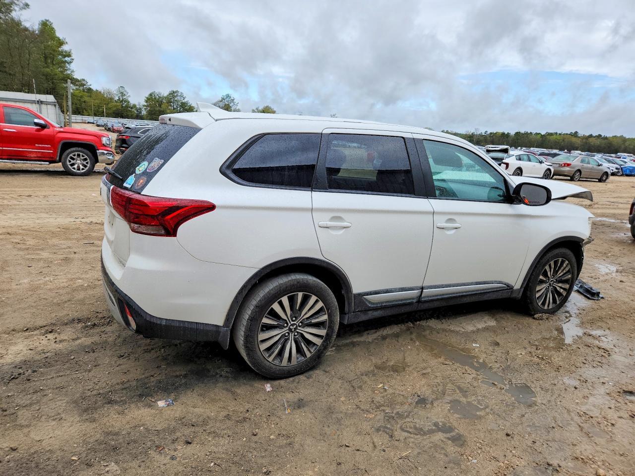 2020 Mitsubishi Outlander es