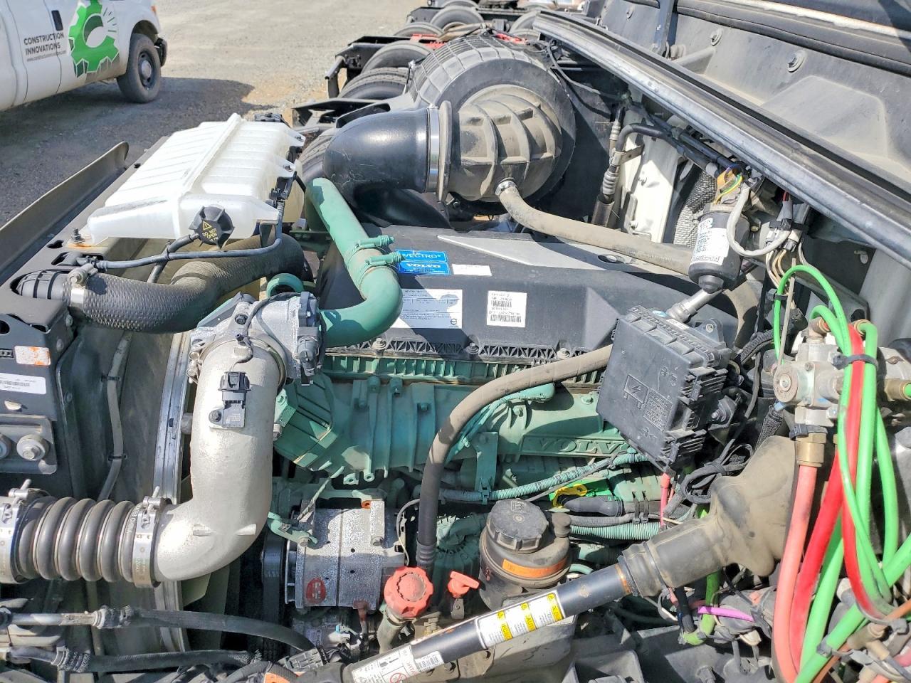 2022 Volv O VNR Semi Truck