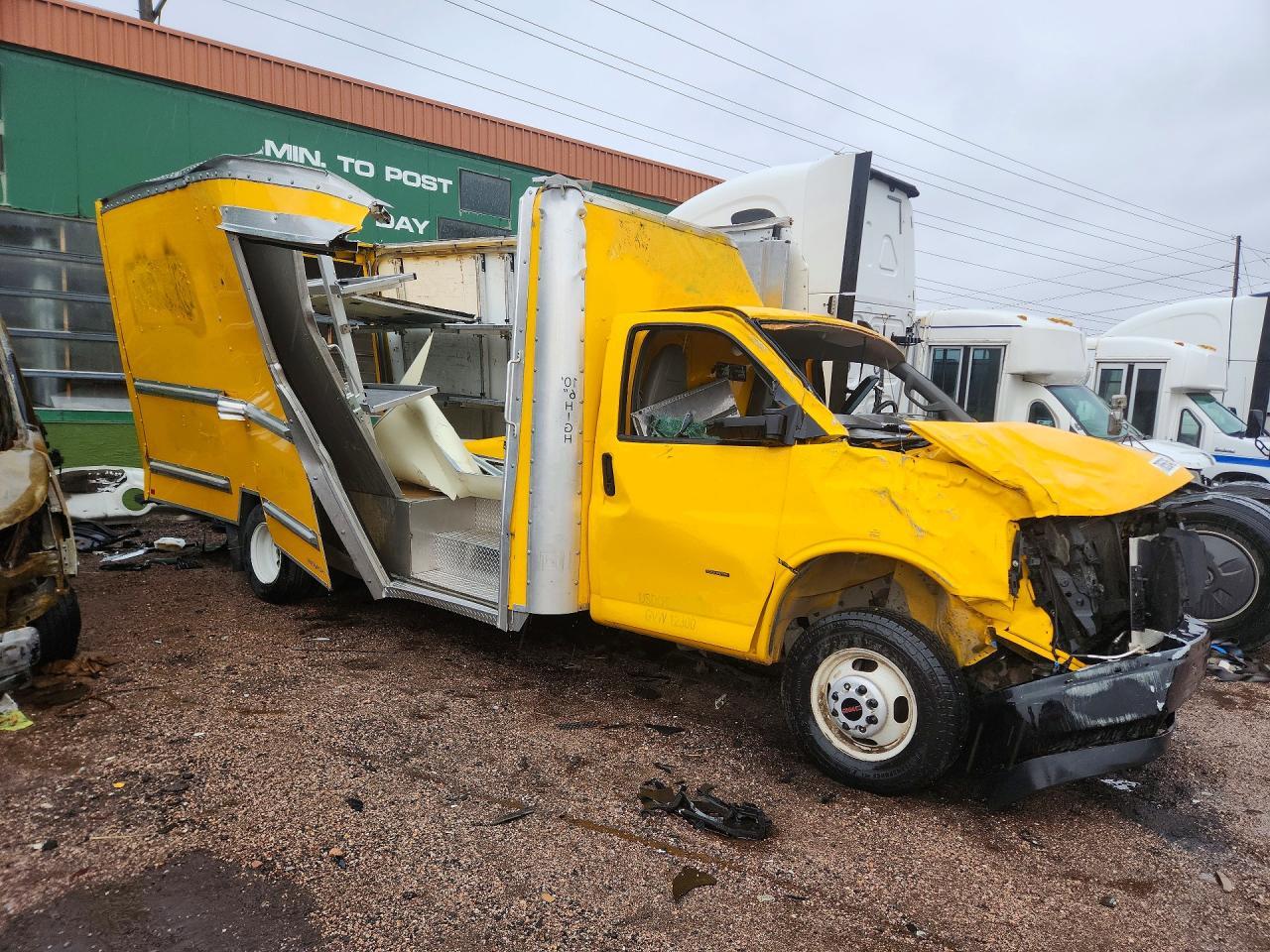 2023 GMC Savana BOX Truck