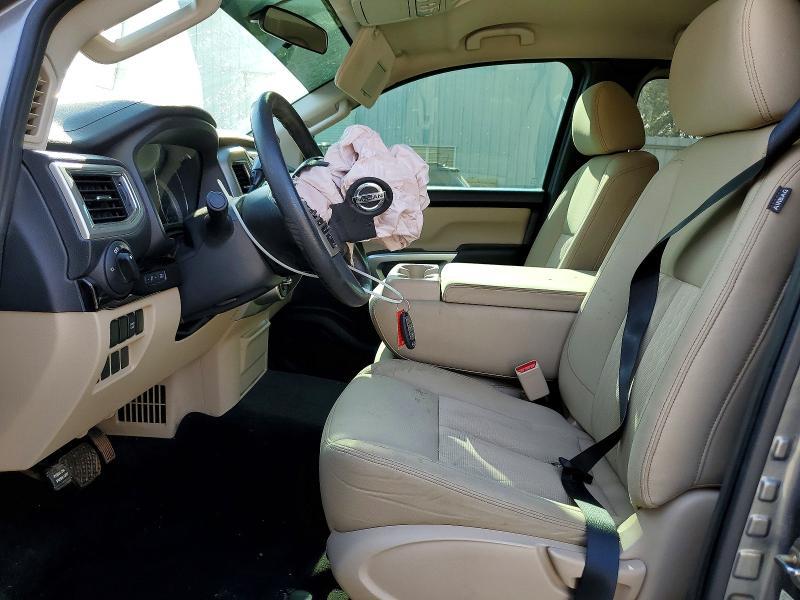 2017 Nissan Titan SV