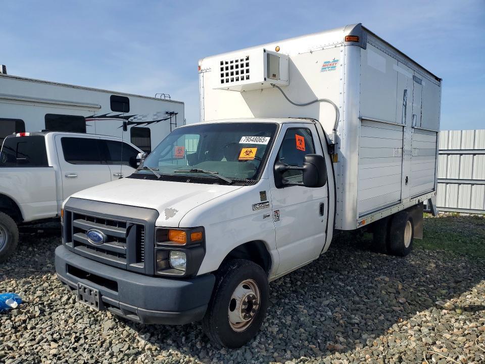 2014 Ford Econoline E450 Super Duty Cutaway Van