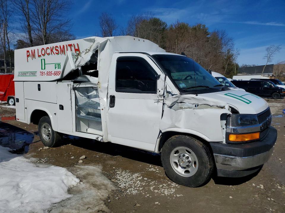 2025 Chev Express G4500