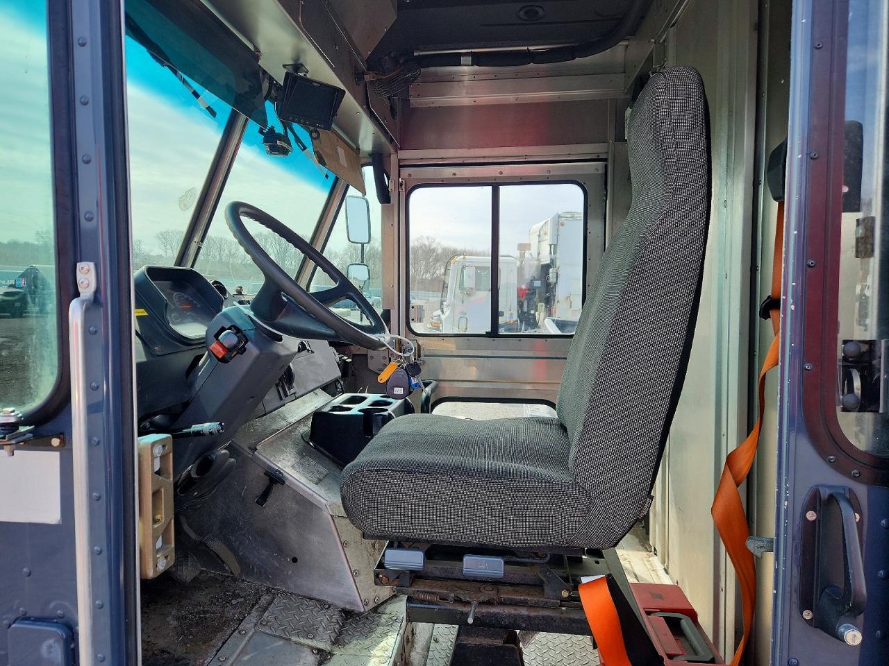2020 Freightliner MT45G Chassis Delivery Truck