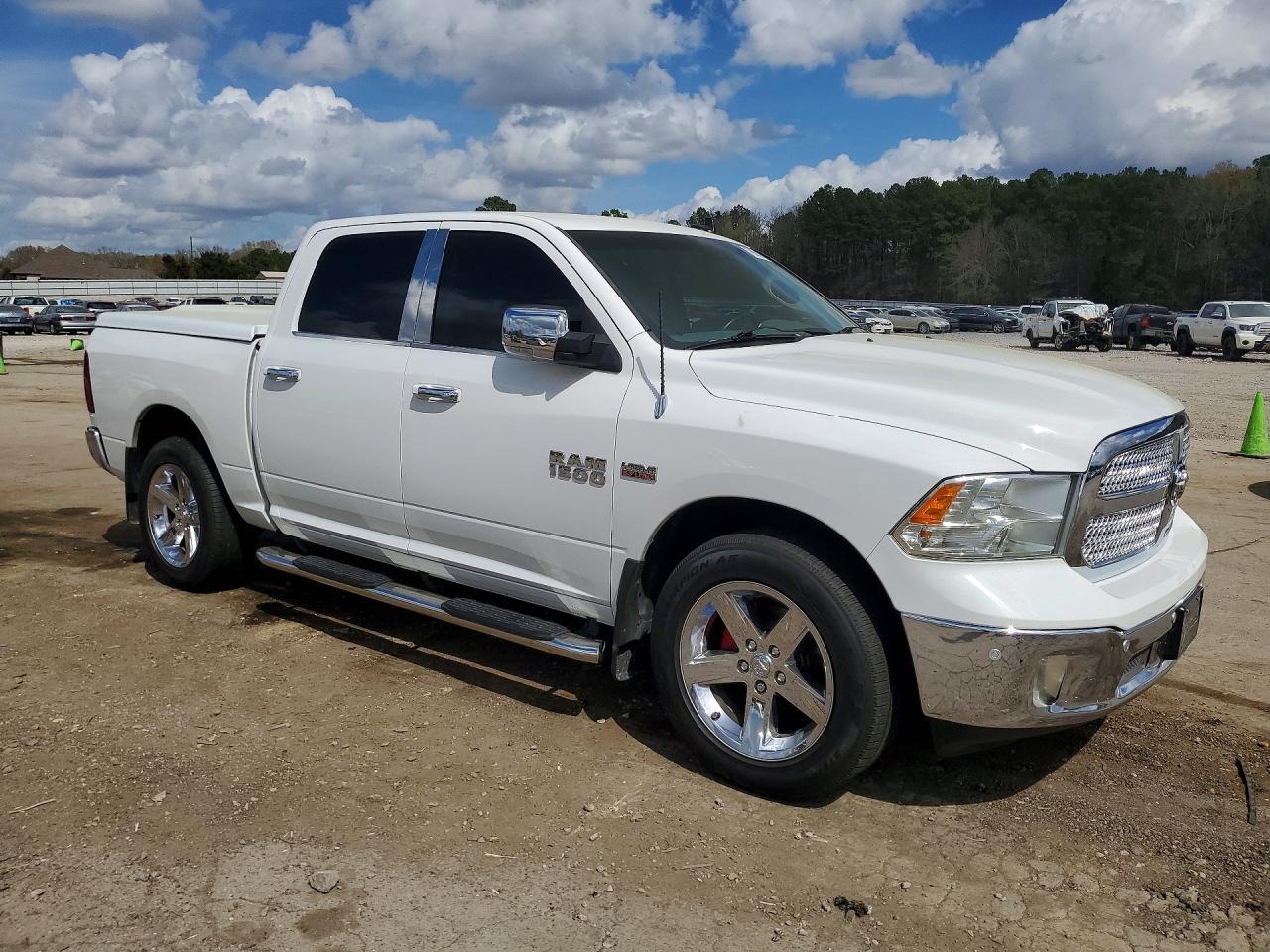 2016 Ram Trucks 1500 slt