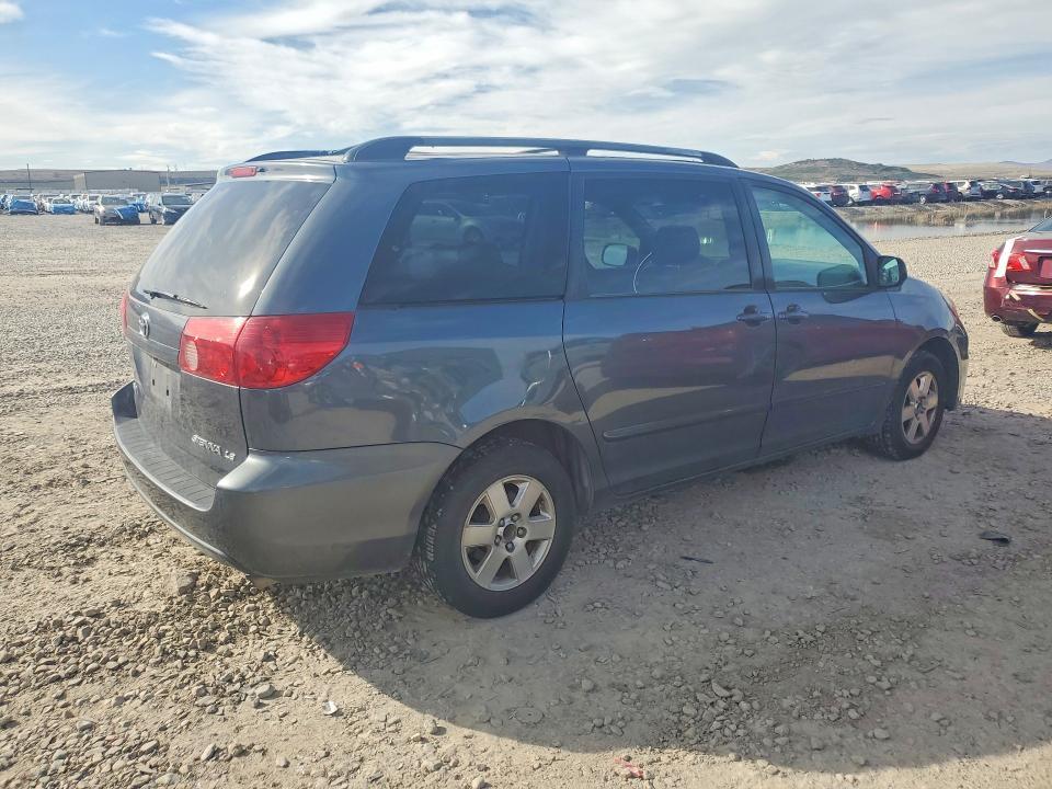 2006 Toyota Sienna le 8 Passenger