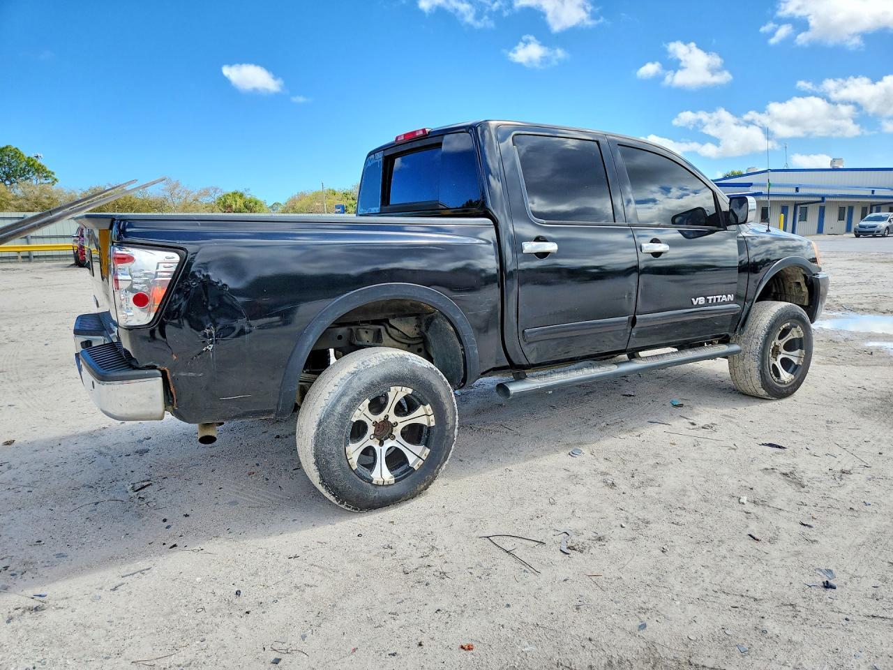 2015 Nissan Titan SV