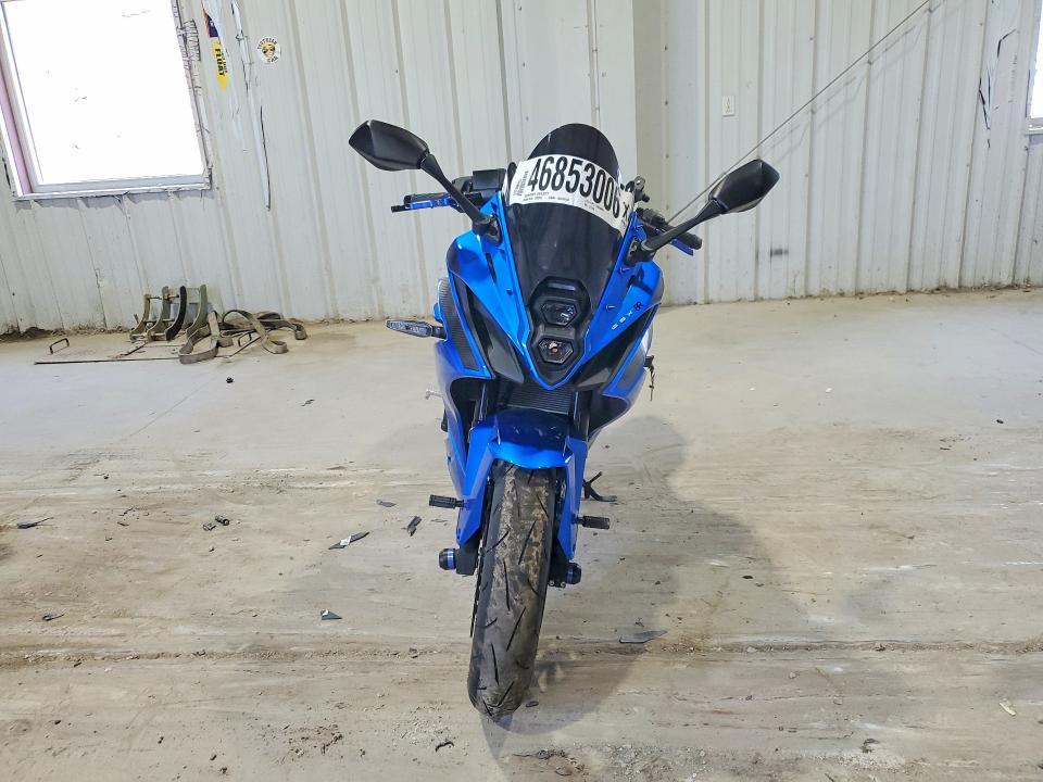 2025 Suzuki GSX800 F
