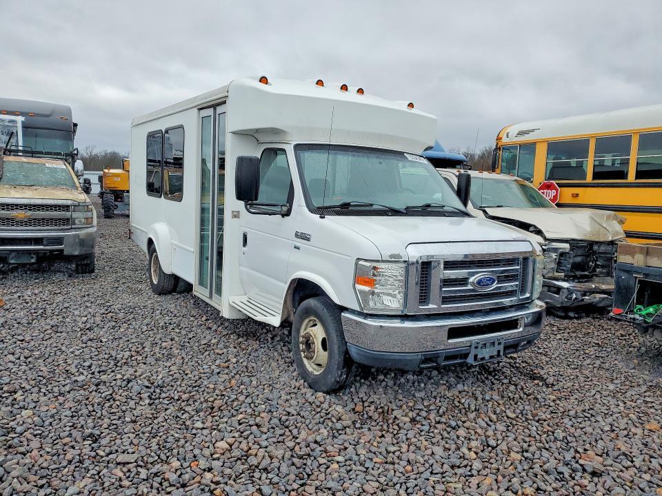 2015 Ford Econoline E350 Super Duty Cutaway Van