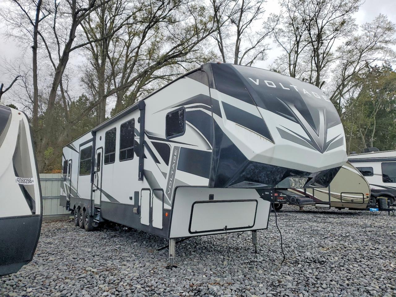 2021 Keystone Voltage Camper