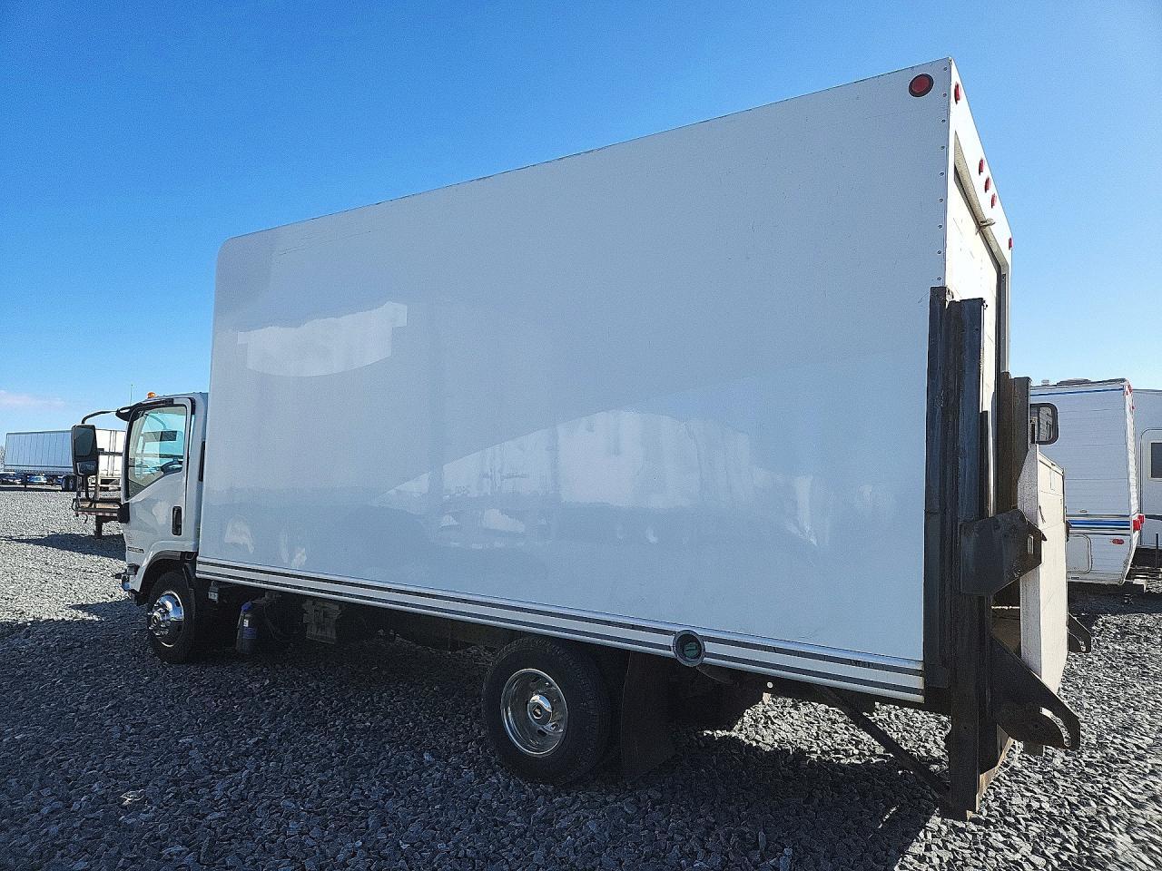2017 Isuzu NPR HD BOX Truck