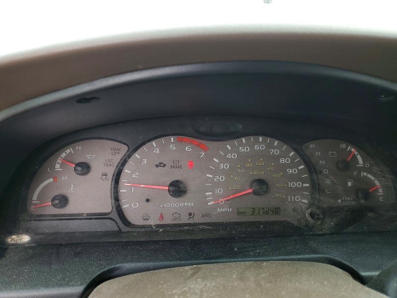 2004 Toyota Sequoia SR5