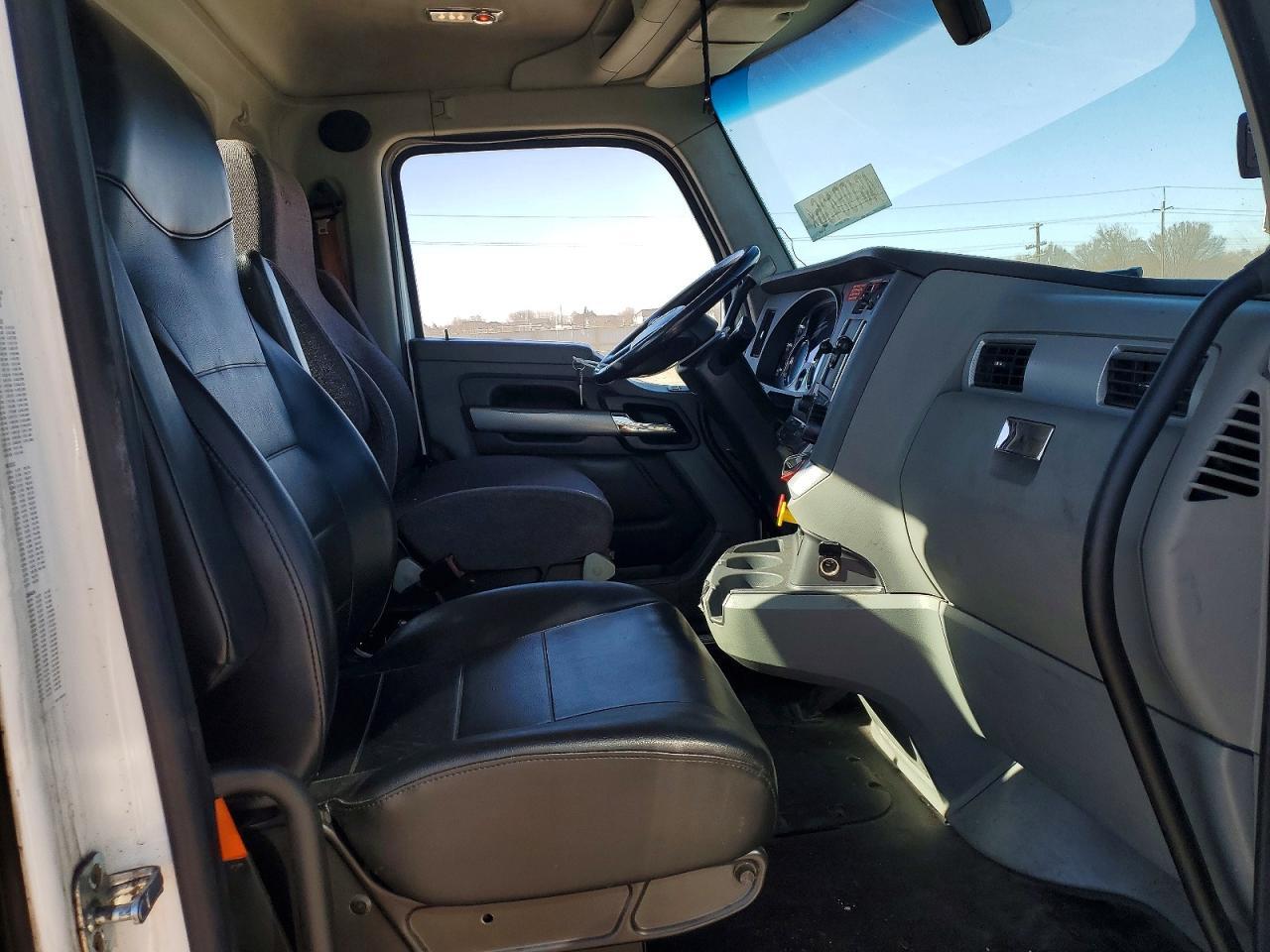 2021 Kenworth T680 Semi Truck