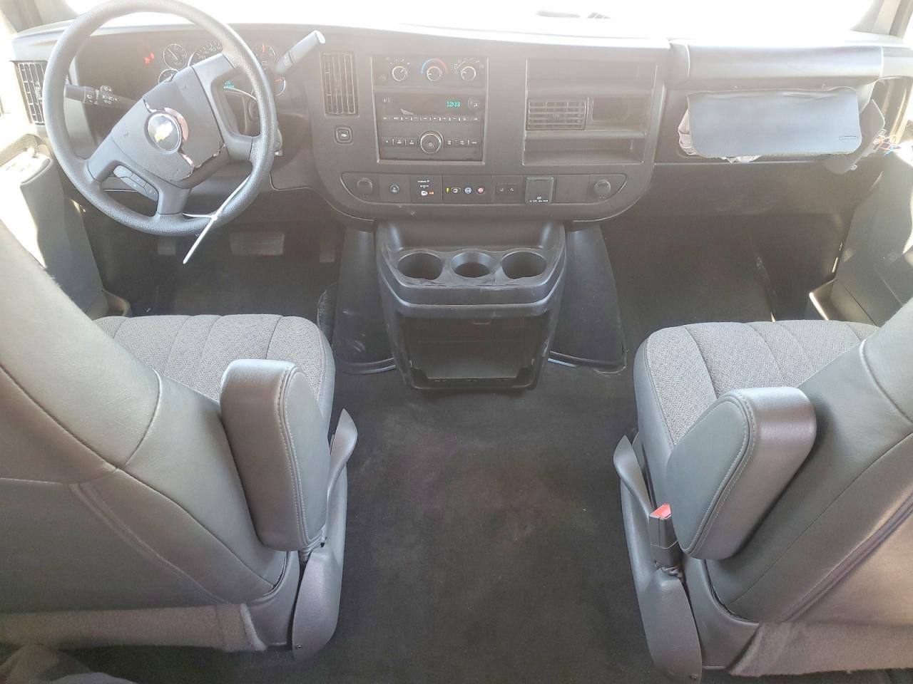 2025 Chevrolet Express G3500 LT