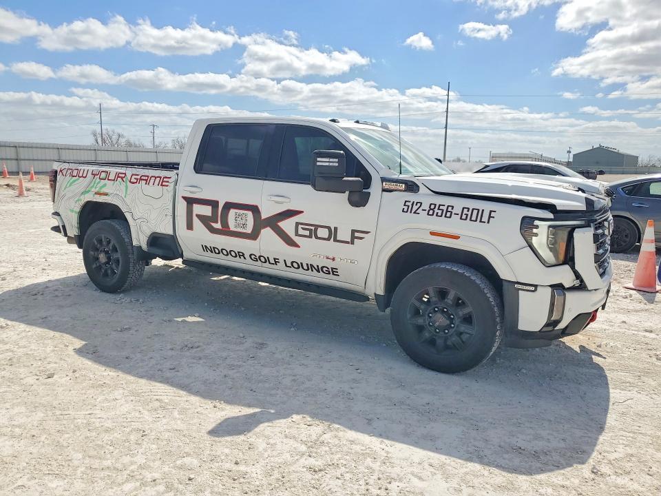 2024 GMC Sierra K2500 AT4