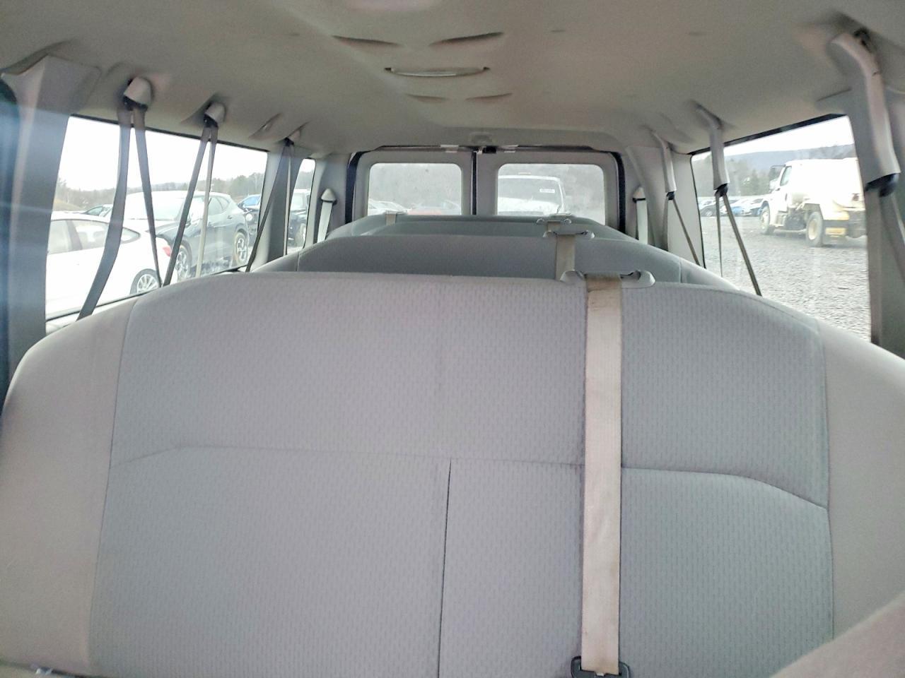 2010 Ford Econoline E350 Super Duty Wagon